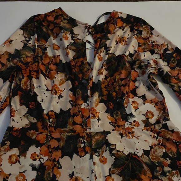 Floral short romper - Picture 4 of 8